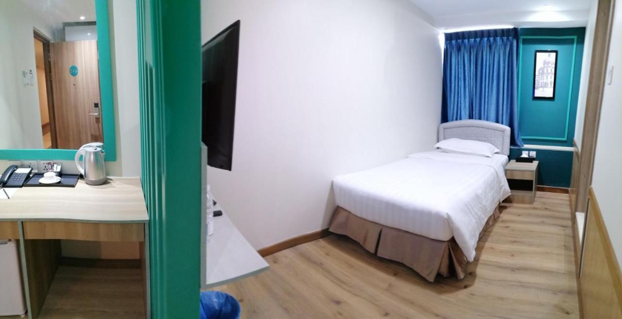 Sanctuary Hotel 3*